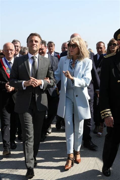 brigitte macron chaussures louis vuitton|Brigitte Macron : elle ose des chaussures improbables .